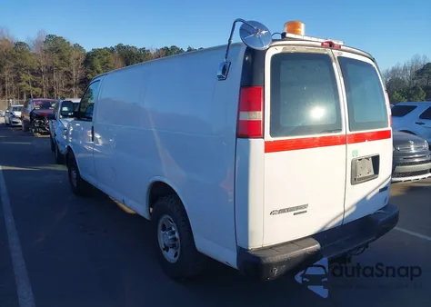 2011 Chevrolet Express 2500 Work Van z USA, uszkodzony, nr VIN 1GCWGFCB4B1124016